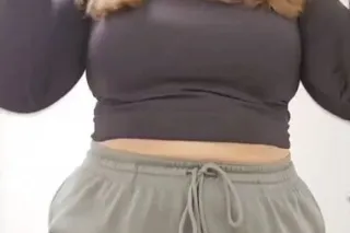 Come here, take a closer look 😜 I like to tease, but I also like to show offVery edible, I promise💯 - Image 4