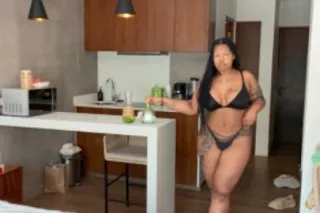 Thick juicy pussy - Image 2